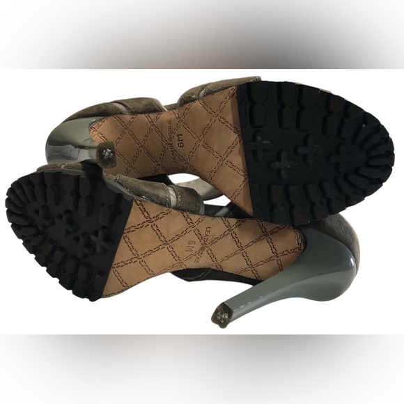 L.A.M.B. Taupe Gray Suede Palma Lug Sole PeepToe Heels NEW IN BOX,Women’s Size 6 - Picture 6 of 11